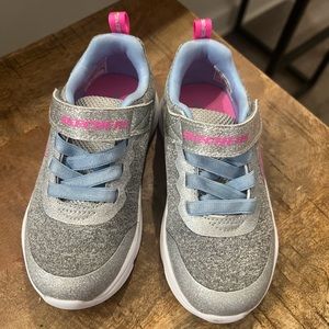 Like New Gray Silver Sneakers Slip on Velcro size 9 kids!